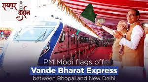 PM Modi in Bhopal: रानी कमलापति स्टेशन पर पीएम मोदी ने वंदे भारत ट्रेन को दिखाई हरी झंडी